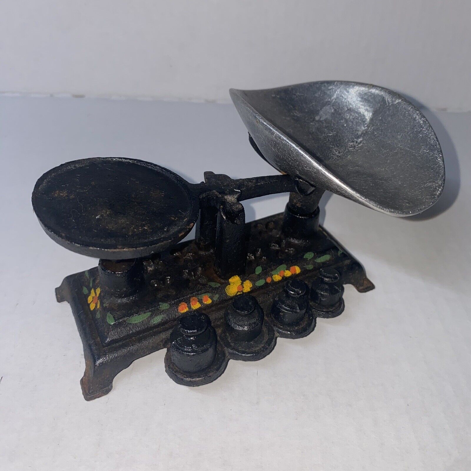 Vintage Hand Painted Antique Cast Iron 5in x 3in Balance Scale with Weights
