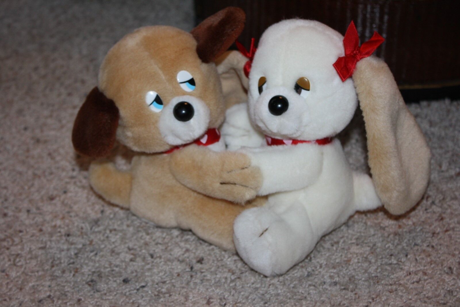 HTF Rare Vintage APPLAUSE Hugging Puppy Dogs Love 1987 9\