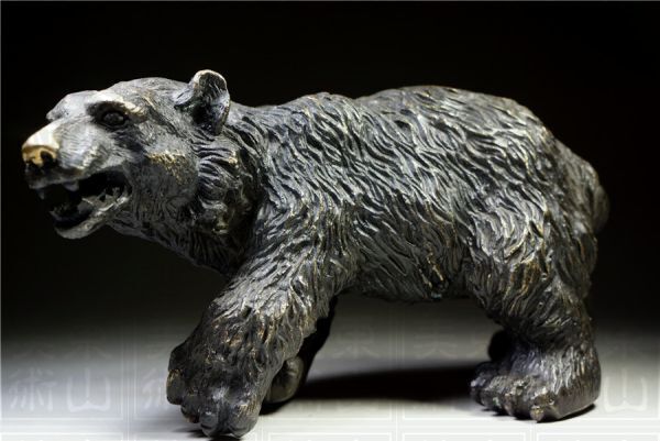 Bronze bear figurine, W7.0\