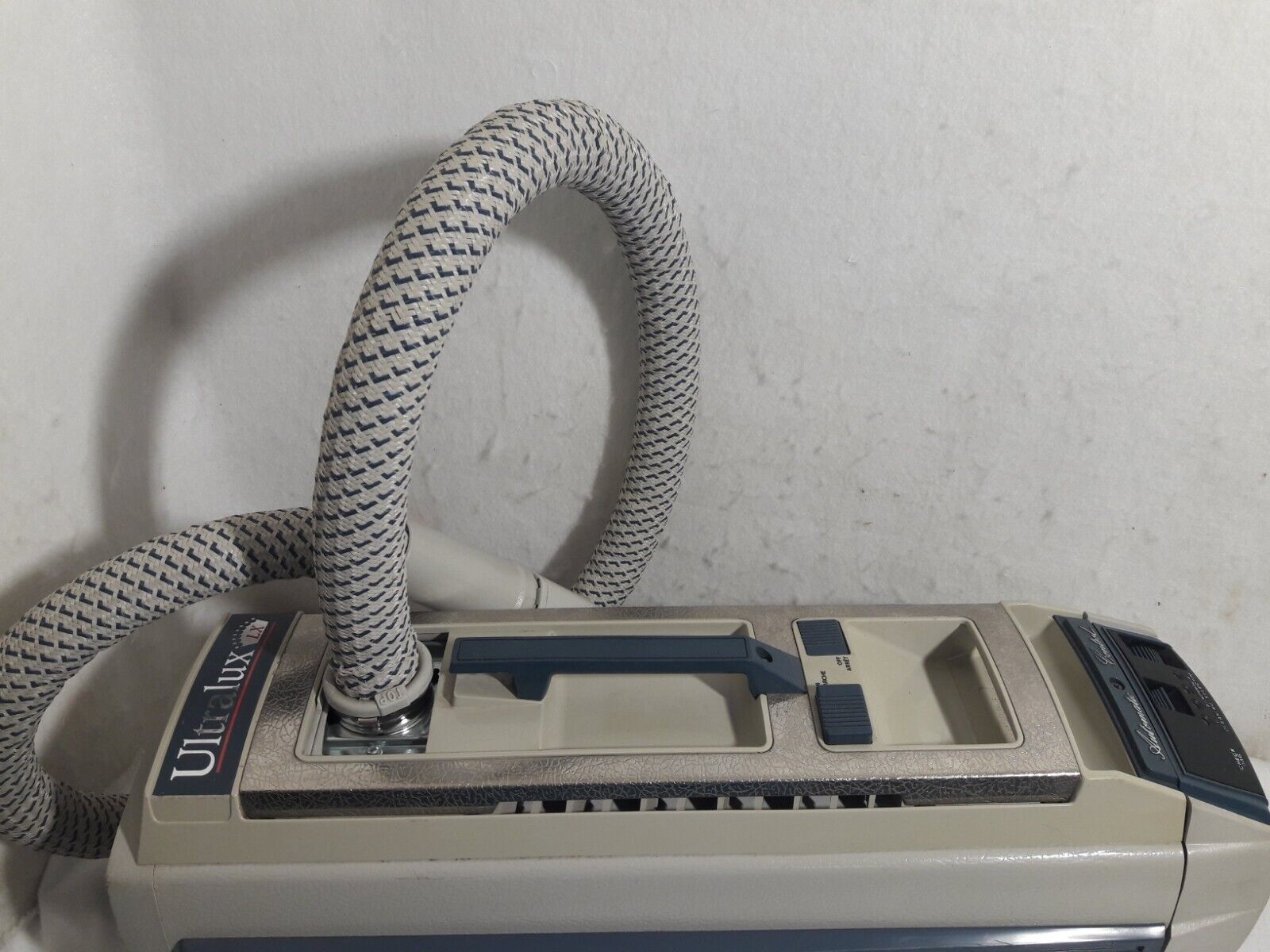 Vintage Electrolux Ultralux LX Model 1521 Canister Vacuum With Hose