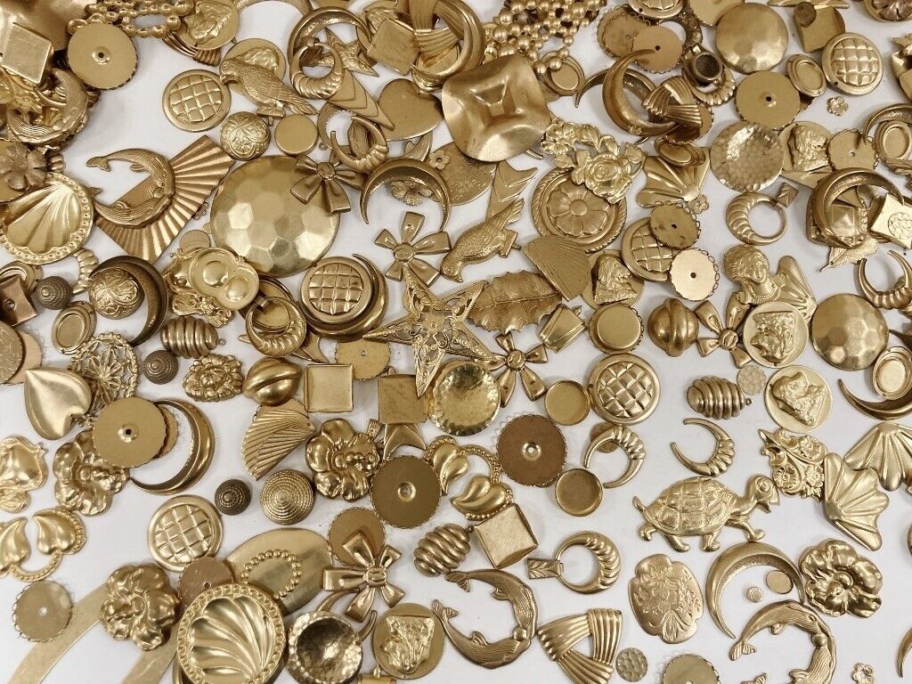 1/2 POUND VINTAGE ASSORTED SOLID BRASS STAMPINGS, FINDINGS & SETTINGS LOT 1652