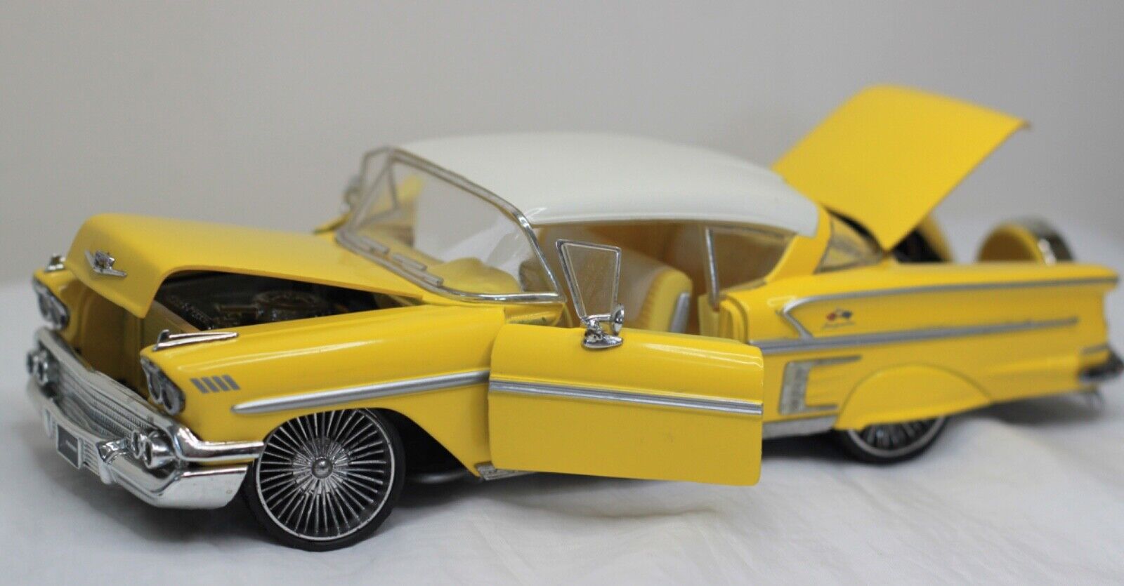 Saico 1:24 1958 Chevrolet Impala Rare Yellow Die Cast Model Cars