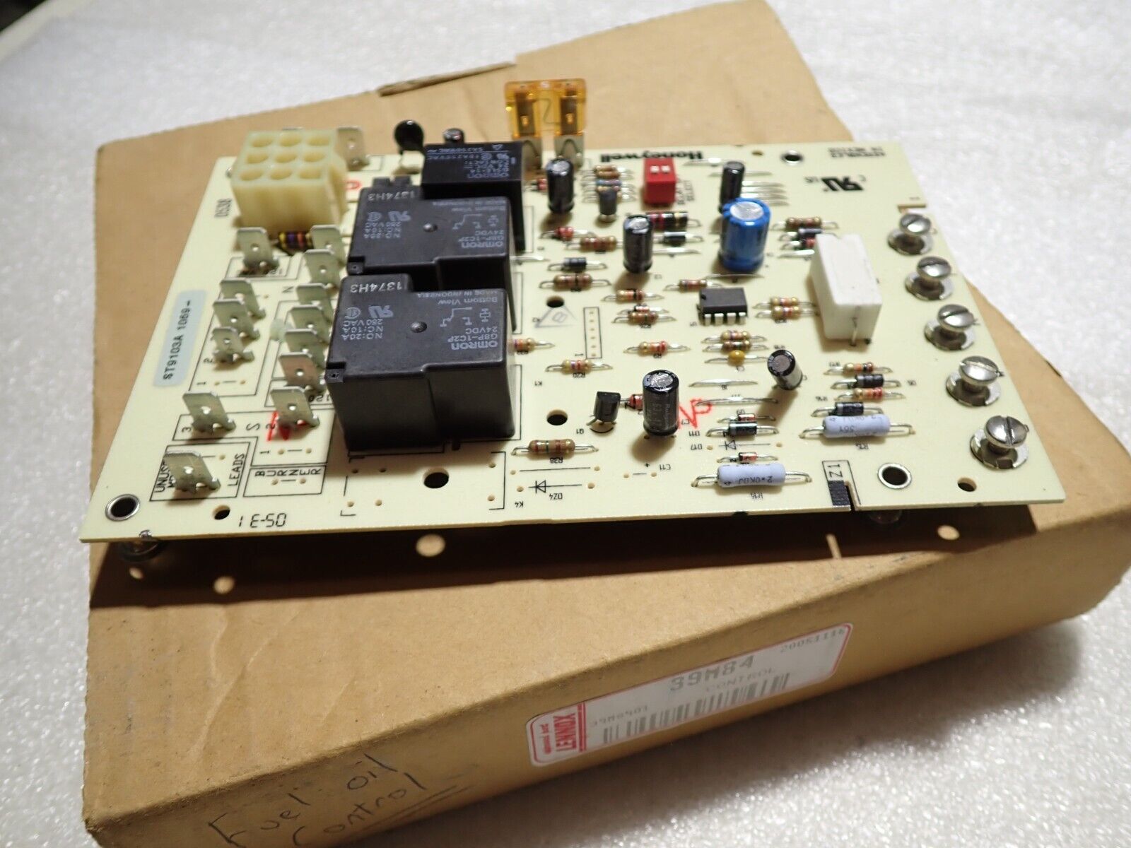 39M84 ST9103A LENNOX DUCANE ARMSTRONG FURNACE CONTROL BOARD NEW