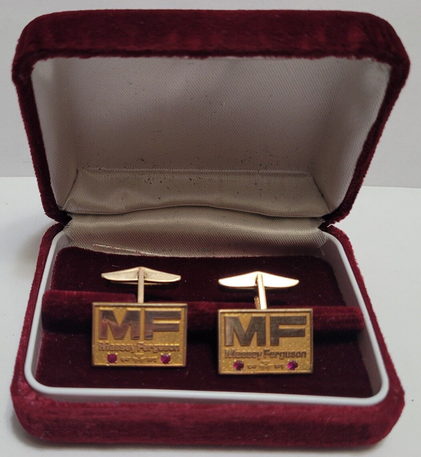 VINTAGE 1972 MASSEY FERGUSON 1/10 10K GOLD FILLED CUFFLINKS W/CASE