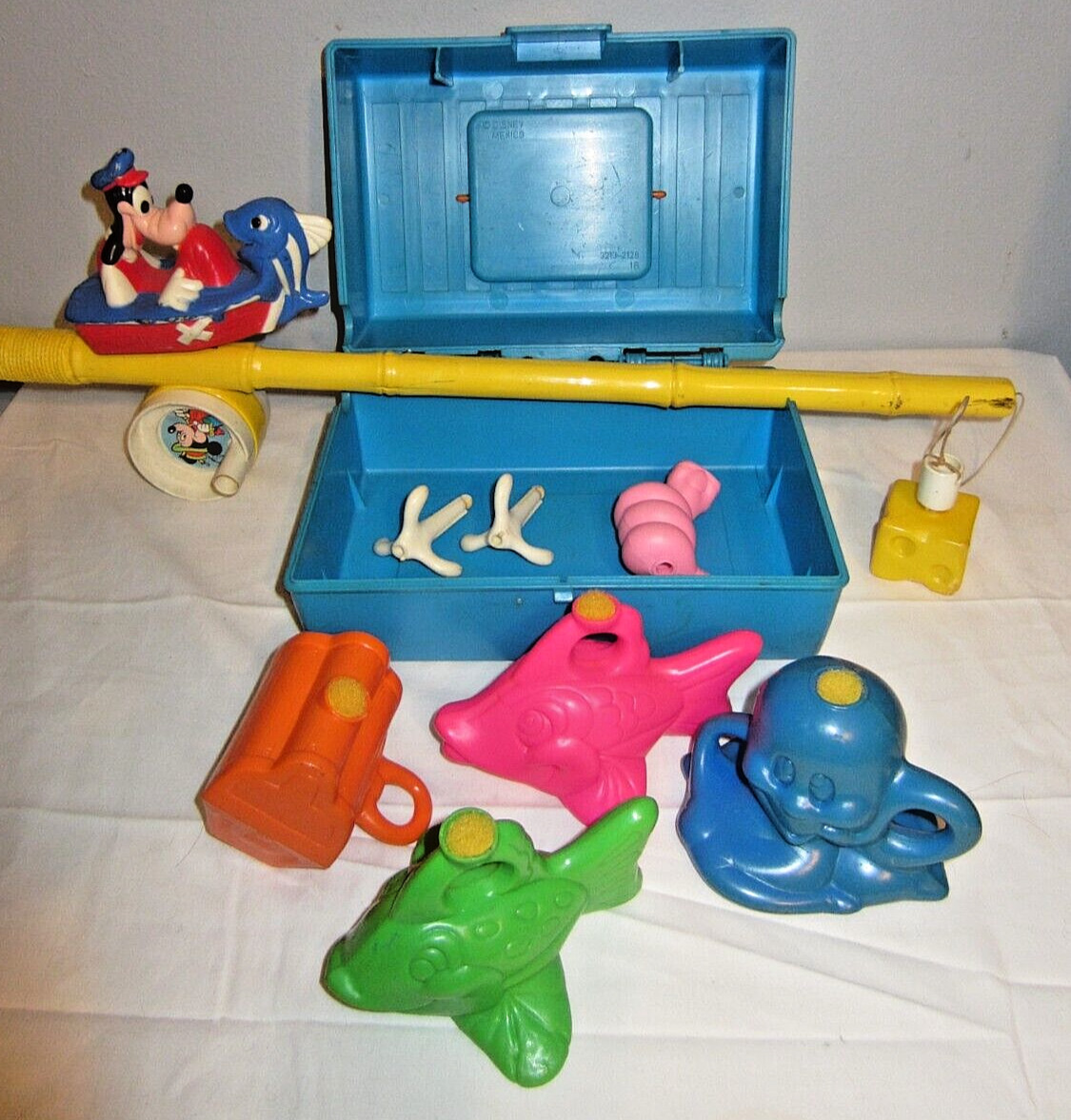 Vtg Rare Mattel Disney Fishing Pole & Tackle Box w/ Worm Goofy Toy Plastic