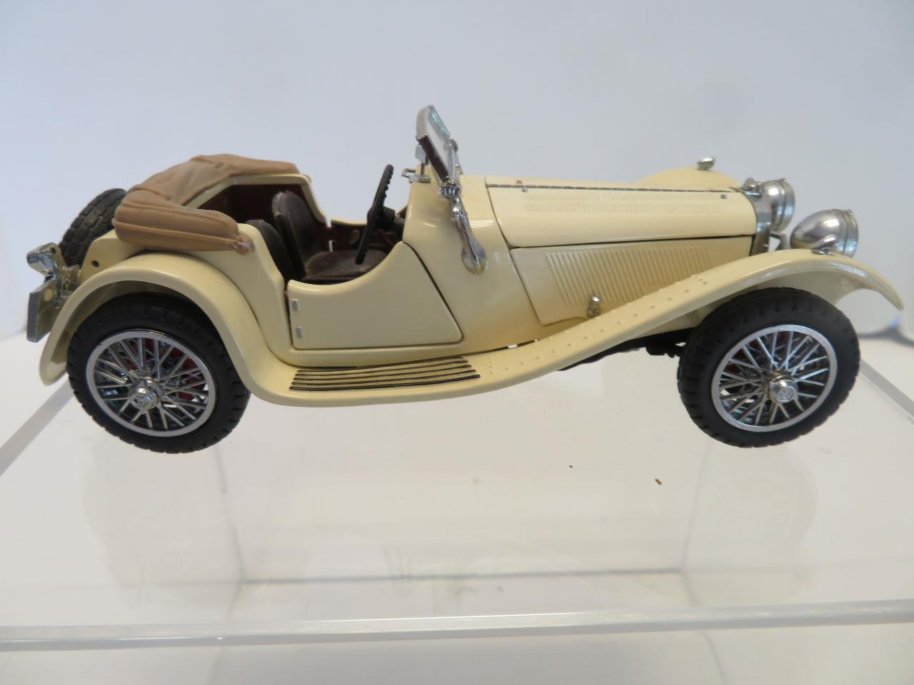 Franklin Mint Car 1:24 Scale 1938 Jaguar SS 100 (Cream) (B)