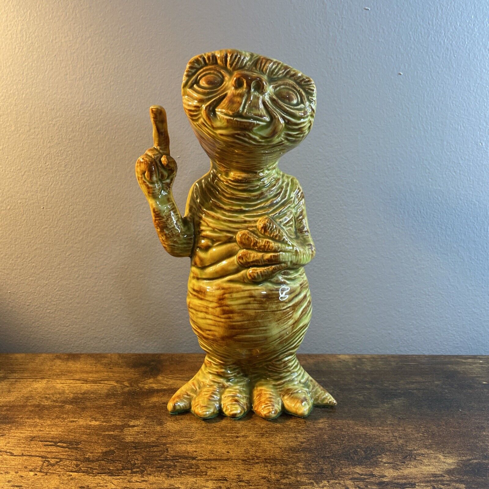 E T Extra Terrestrial Ceramic figurine. Vintage. 9 inches tall. Collectors item.
