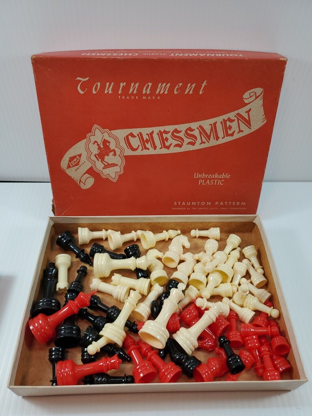 Vintage E.S. Lowe Tournament Plastic Chessmen Staunton Pattern #807 Red/White/bl
