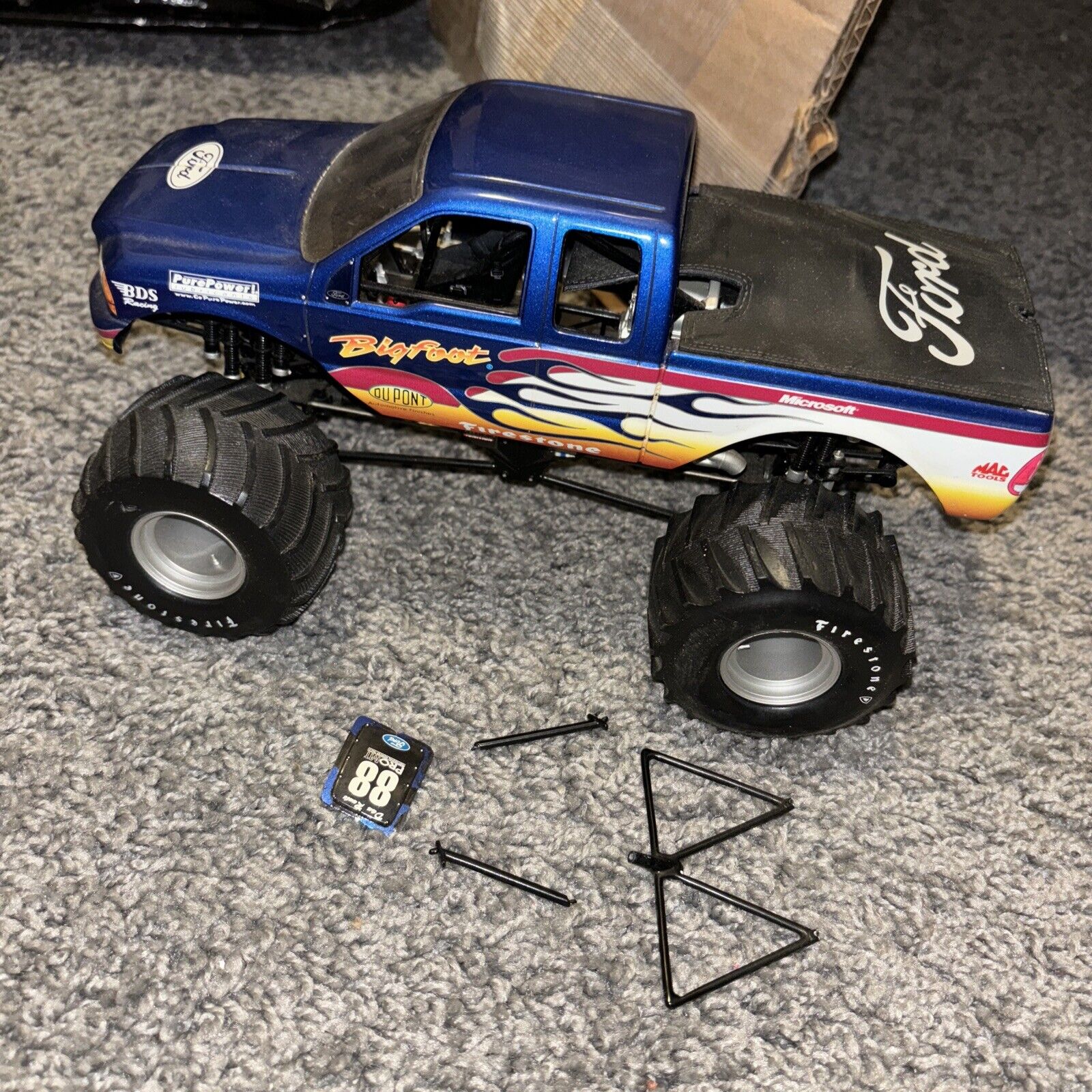Franklin Mint Bigfoot #14 Monster Truck w/Removable Ford F-250 Chromalusion Body
