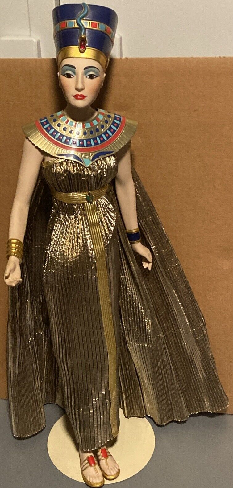1987 Franklin Mint 22” Egyptian Queen Nefertiti Porcelain Hand Painted  Figure