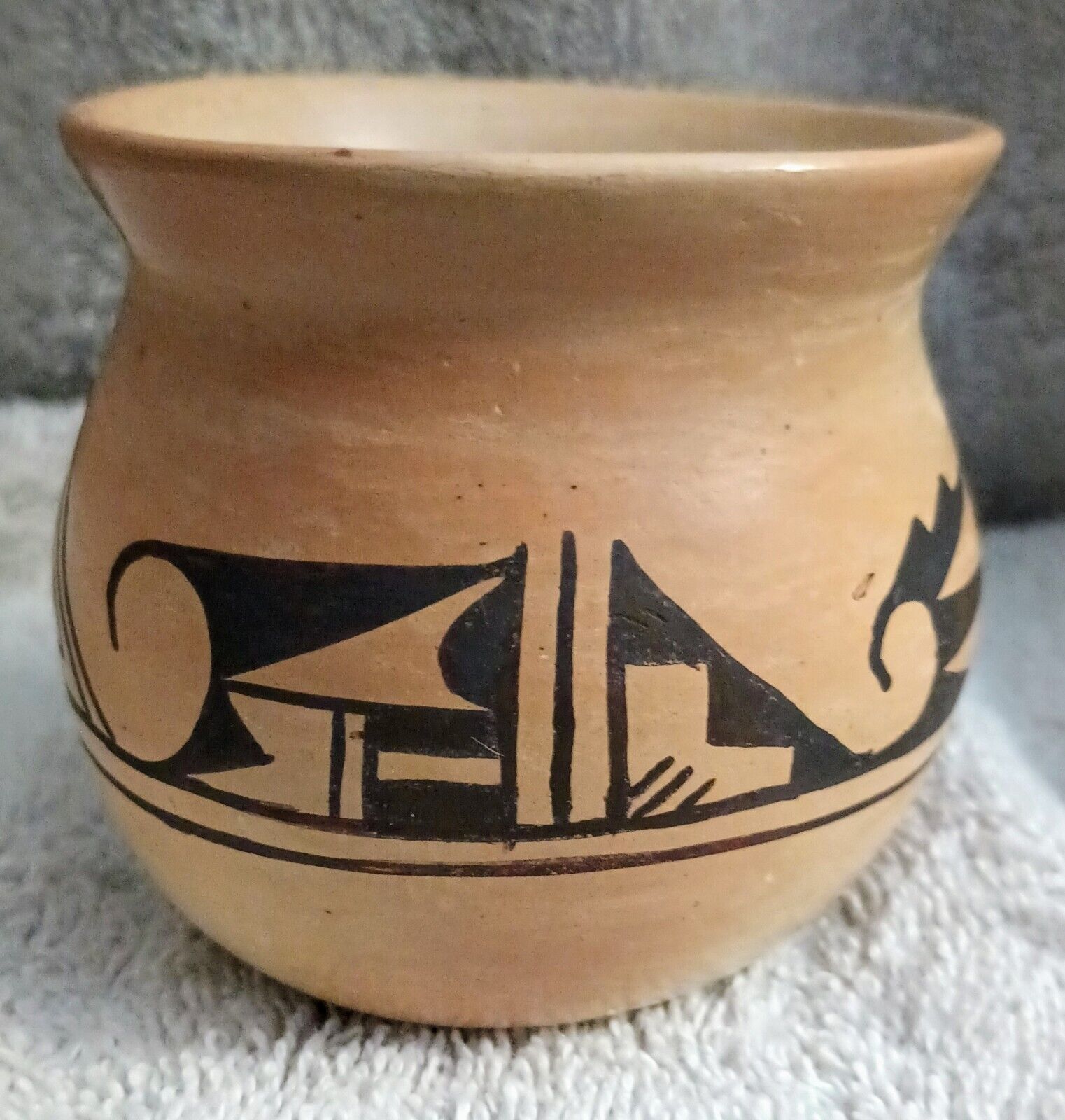 Wonderful Vintage Hopi Pueblo Pottery Jar By Mae Mutz (1922-1998)