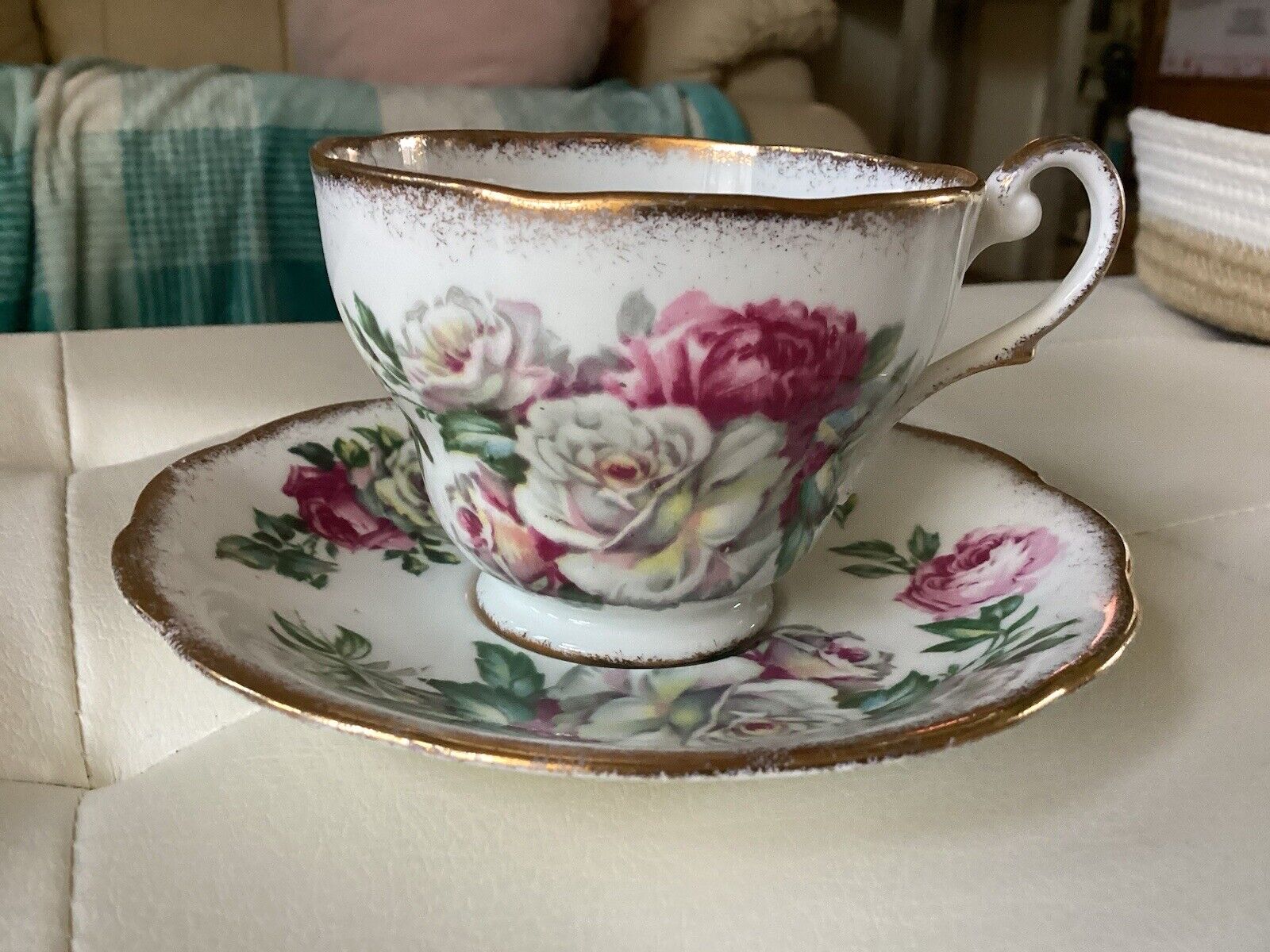 Royal Standard Irish Elegance Fine Bone China Tea Cup & Saucer Roses VTG,England