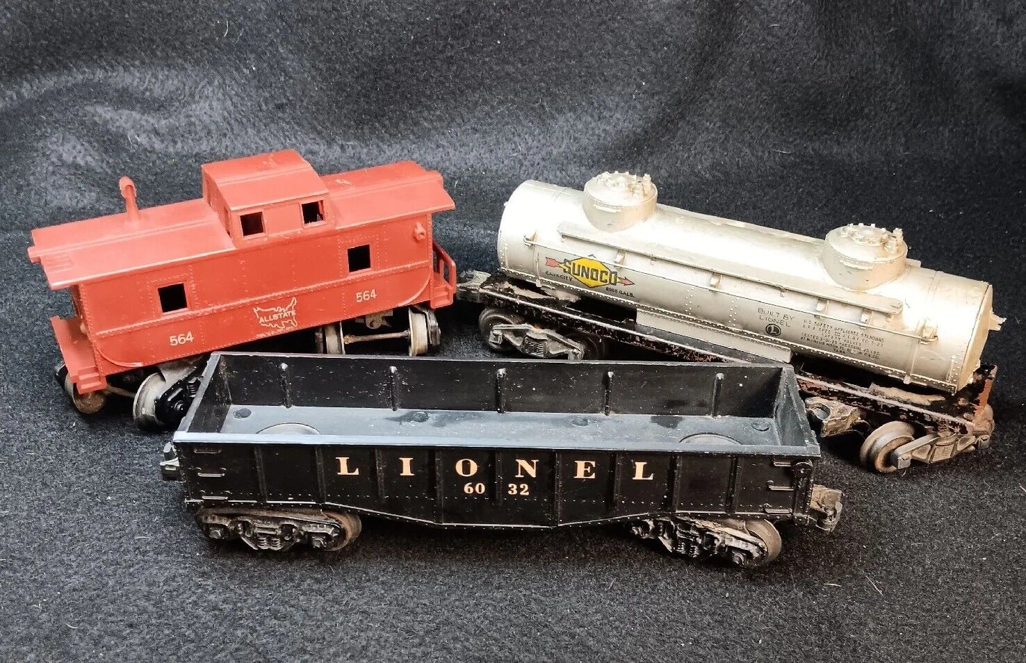 Lot of 3 Lionel Original Freight Cars 564 6465 6032  
