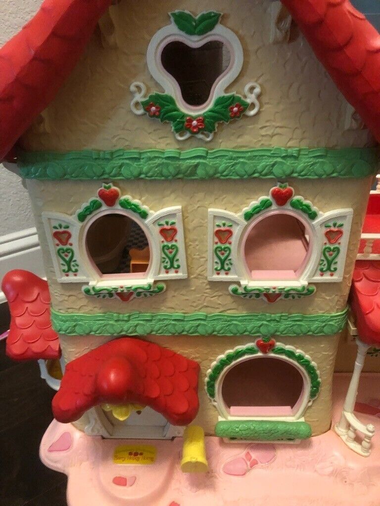 Vintage 1983 Strawberry Shortcake Berry Happy Home Doll House