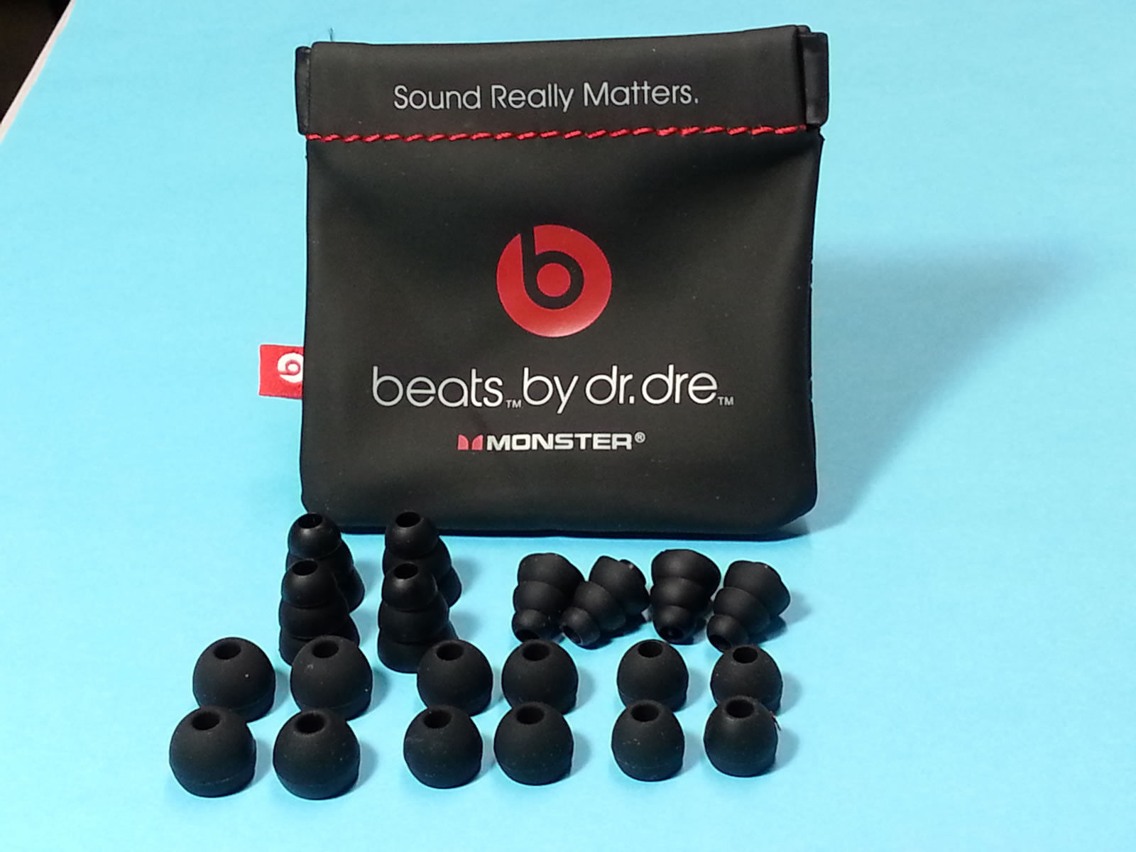 Beats FLEX Kit - Soft Carrying Pouch with 20 Multi-Sizes Black Soft Earbuds Gels