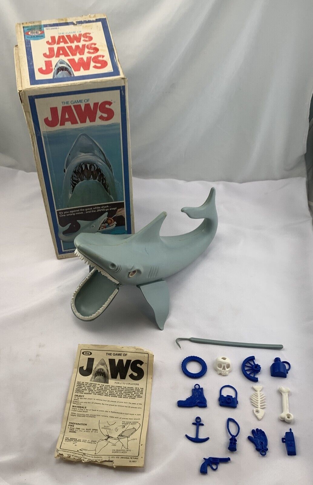 1975 Jaws Game by Ideal in Box Complete in Very Good Condition 