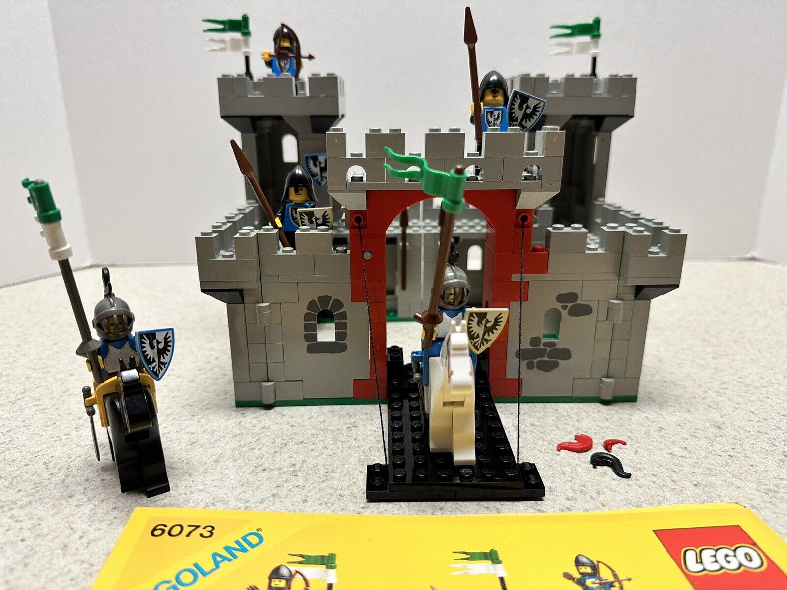 LEGO Castle: Black Falcons Knight\'s (6073) All Build Parts with Instructions