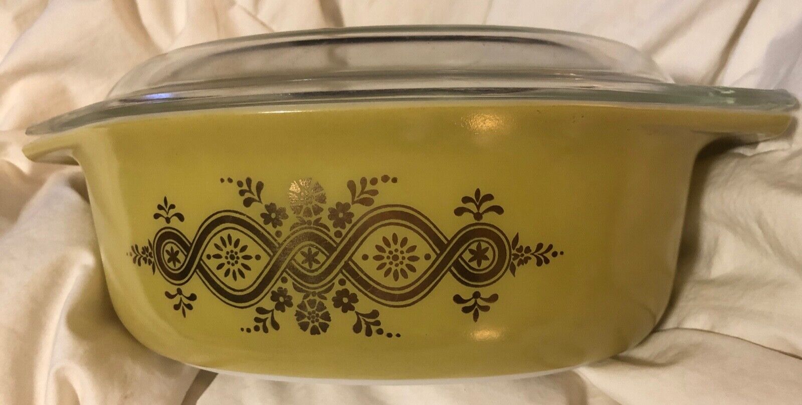 Vintage Pyrex 1-1/2 Quart Lidded Casserole Mustard Yellow & Gold Scroll 043 Bowl