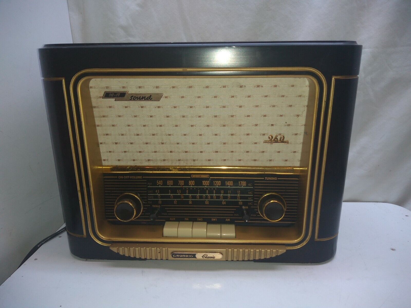 Grundig Classic 960 Hi-Fi ShortWave Table Radio Stereo Tuner AM/FM SW/SW2/Aux
