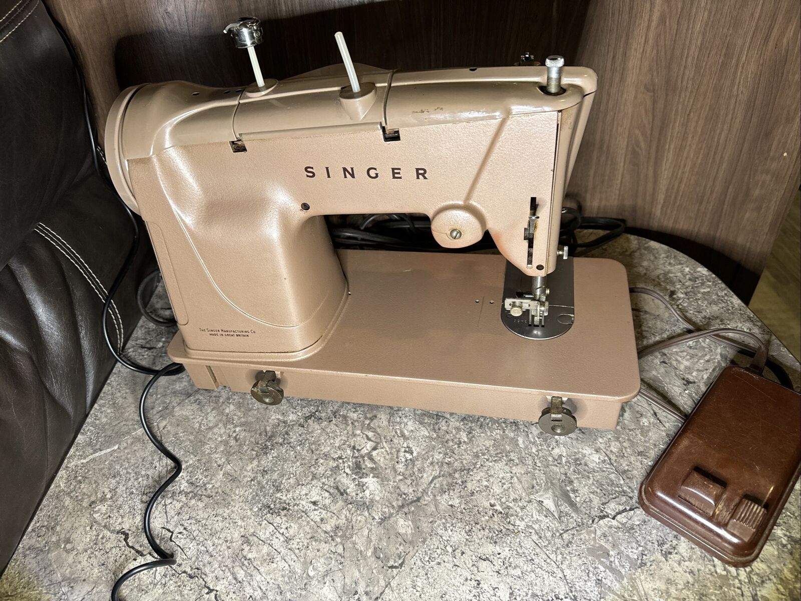 BEAUTIFUL Vintage Tan/ Pink Singer 328K  Sewing Machine *Works*
