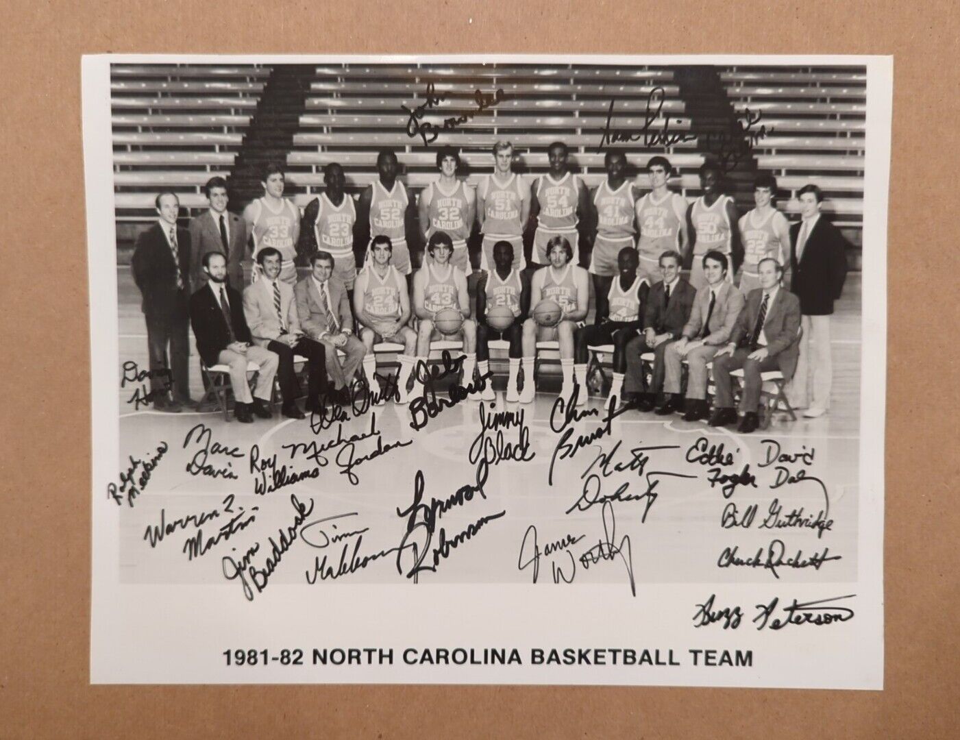 UNC 1981-82 Basketball Team Issued photo Michael Jordan National champions RARE