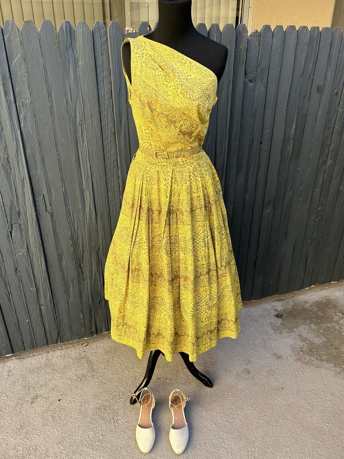 1950s Tabak CA Rare Tiki Hawaiian Cotton Chartreuse Shoulder Dress