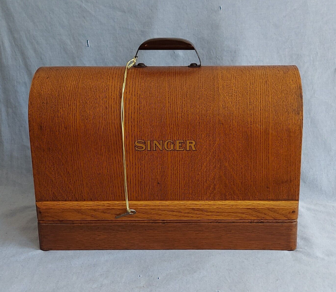 Vtg Singer Sewing Bentwood  Case Oak   3/4 Size   99,185,192 , 28 &128  WITH KEY