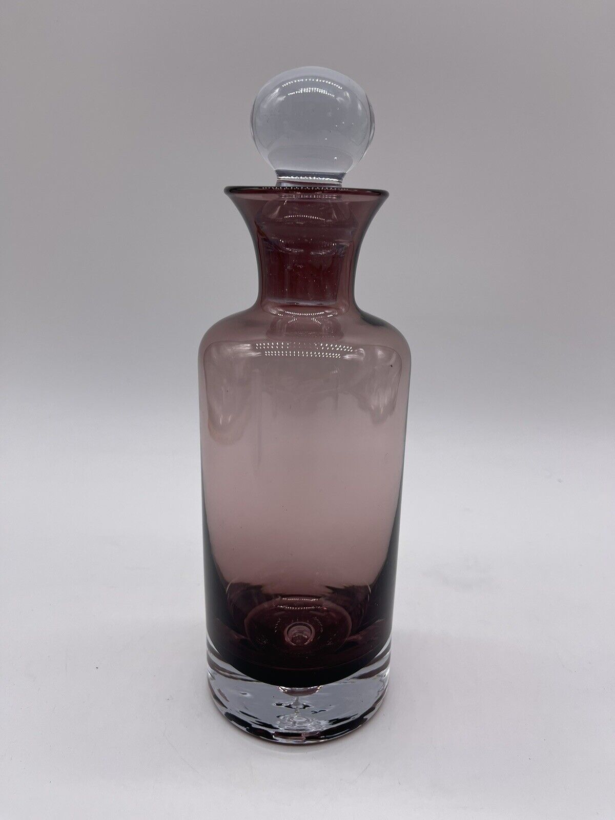 VTG Europe Liquor Decanter Purple Amethyst Glass With Stopper Controlled Bubble