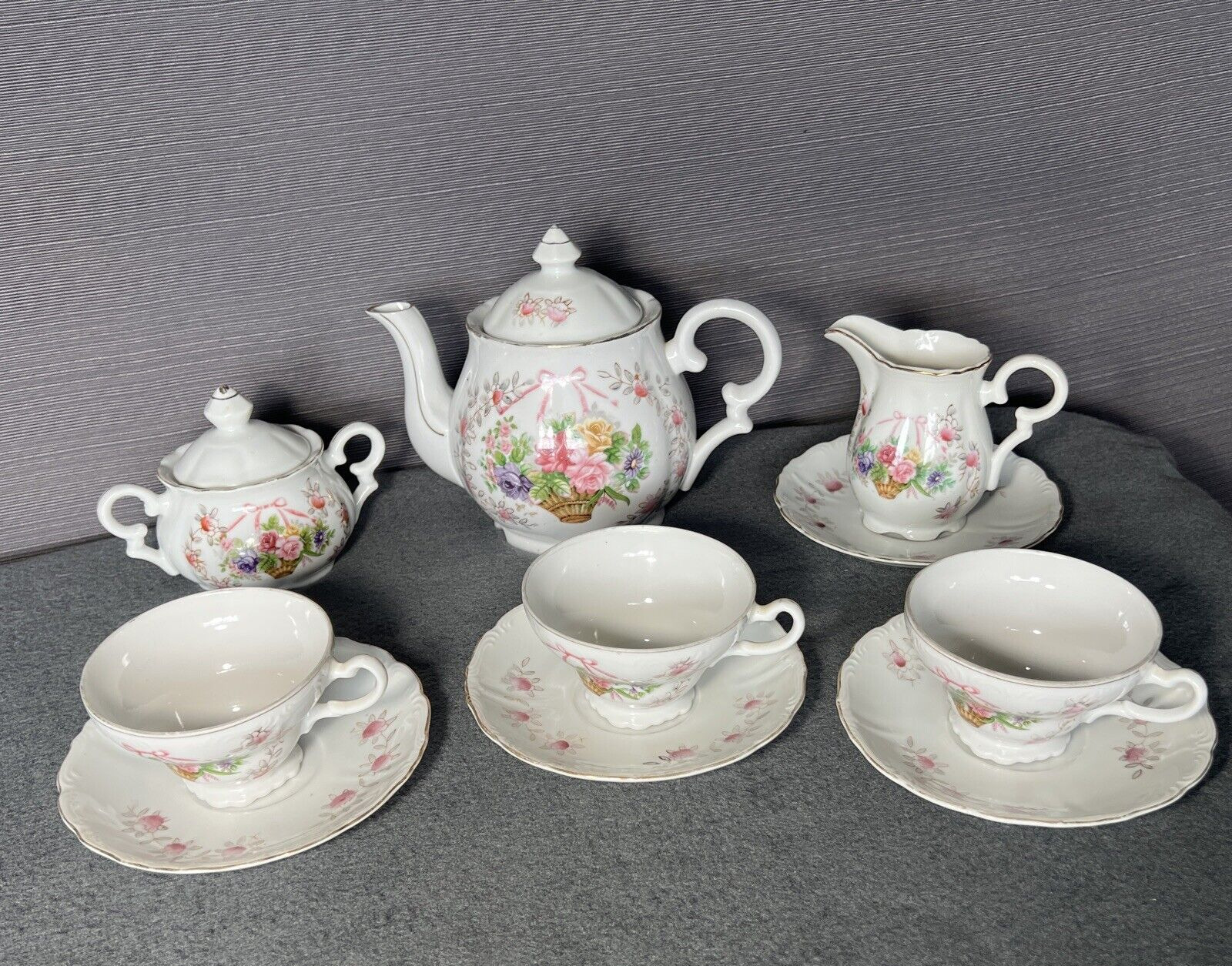 Vintage Lipper and Mann Tea Set TeaPot Cups Saucers Sugar & Creamer Bowl Floral