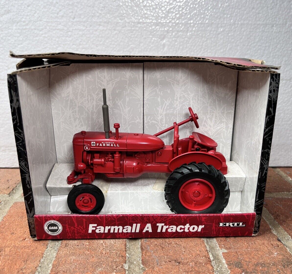 Farmall Model A Tractor Ertl 1/16 Scale Case NIB 2001 IH Vintage Antique Farming
