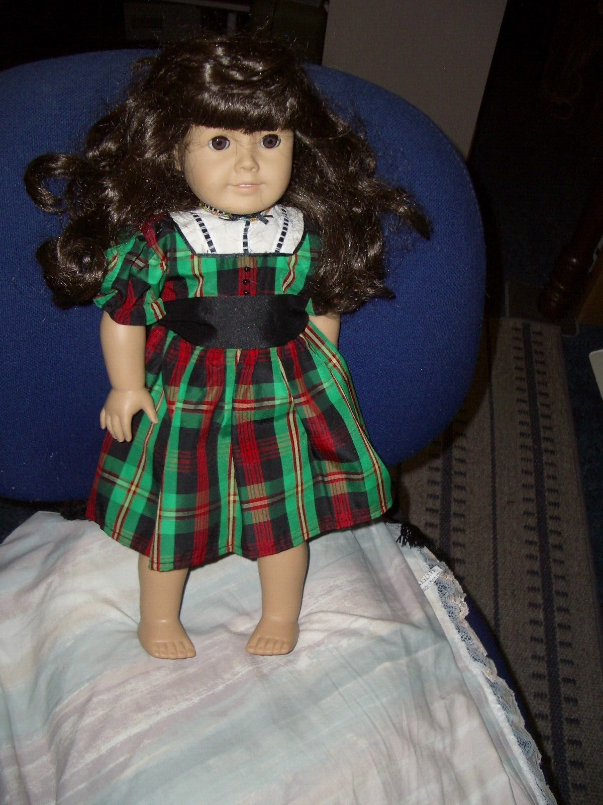 AMERICAN GIRL DOLL w/ORIG OUTFIT/. Brunette.18\