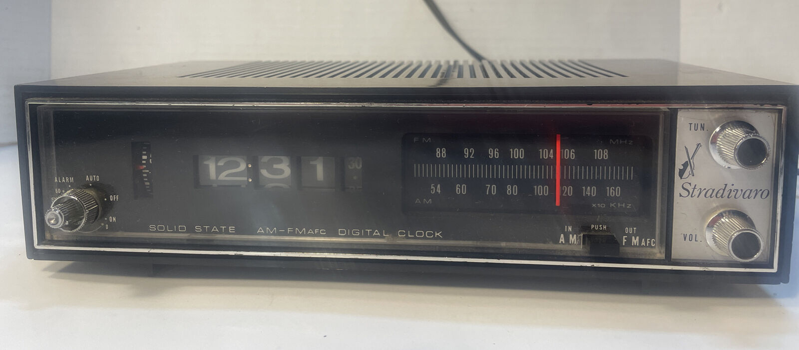 Vtg Stradivaro AM FM Radio Rolling Clock Alarm D-1205 Works great see video .