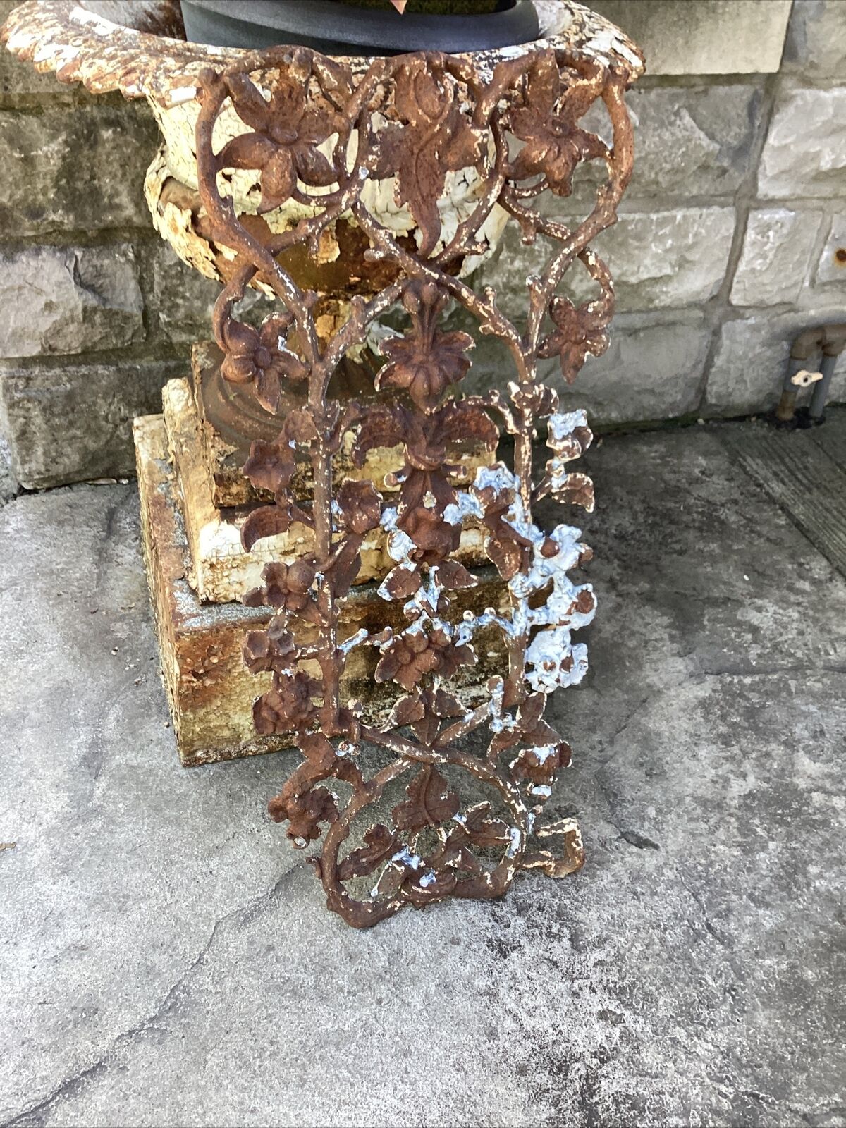 ANTIQUE CAST IRON FLORAL SALVAGED GARDEN YARD PANEL SHABBY CHIC LOVELY PATINA 28