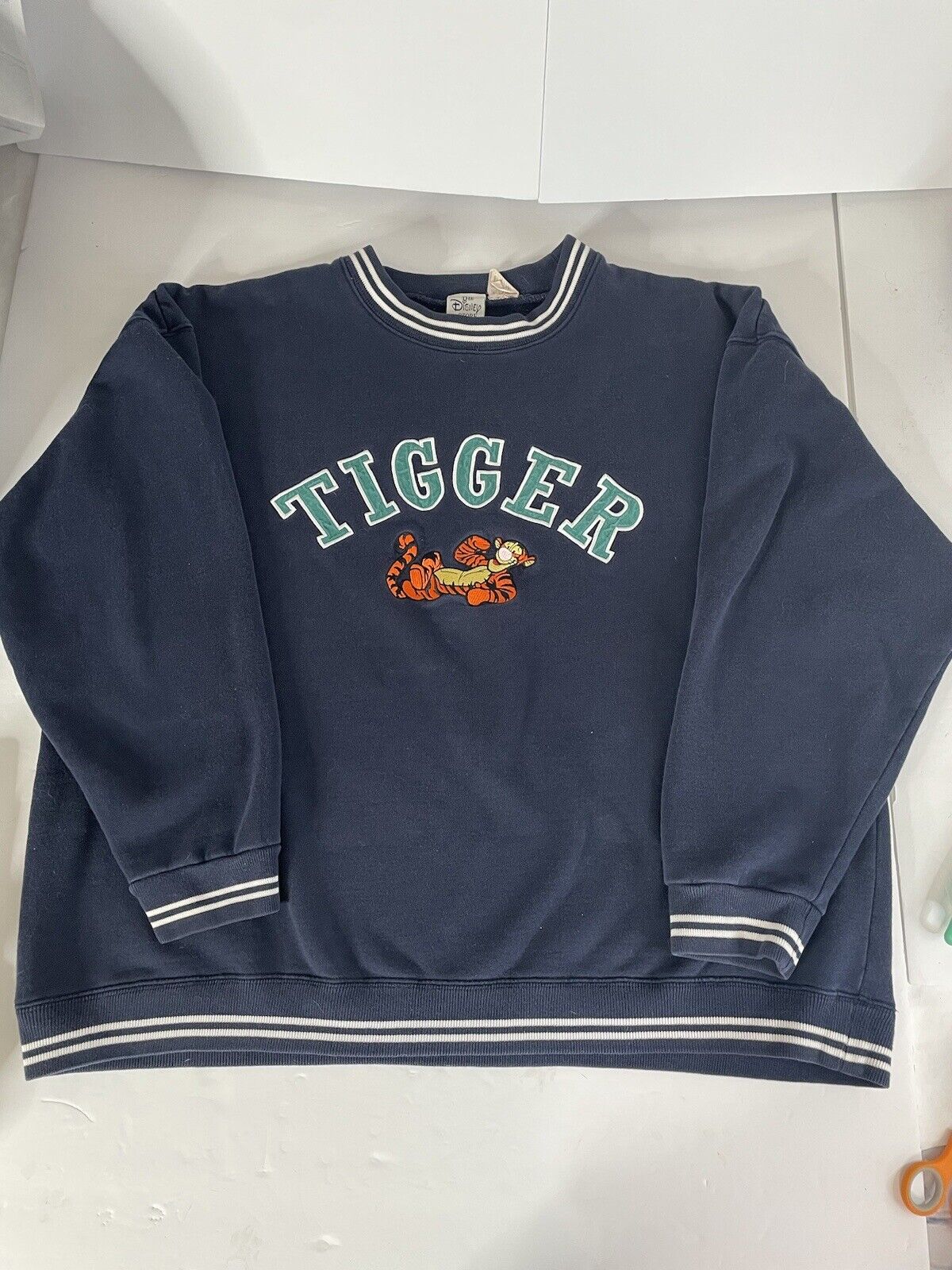 Tigger Disney Embroidered Sweatshirt Women XL Vintage Navy Blue Crew Neck Baggy