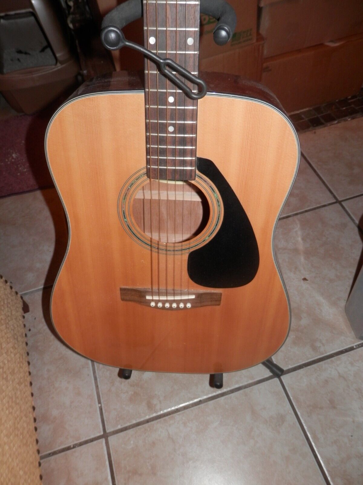 YAMAHA ACOUSTIC SCF08 Pre Owned, Comes with Stand, Great Condition