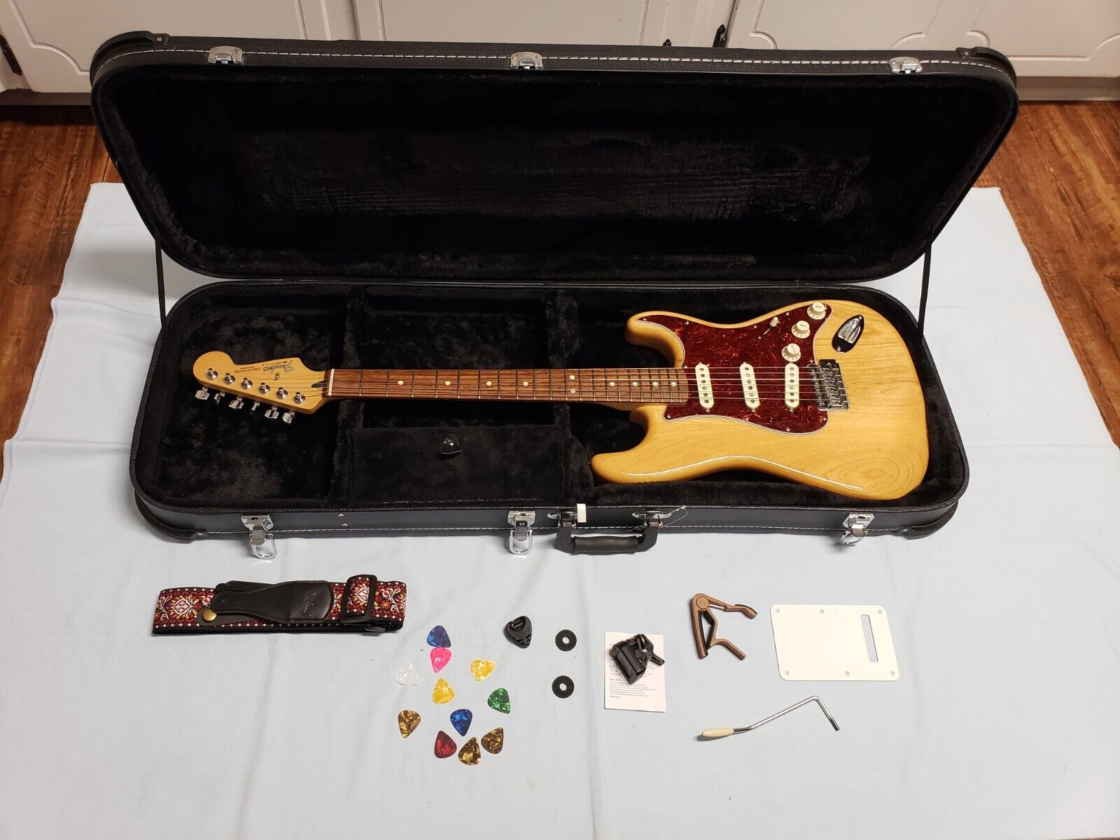 2007 Fender Special Edition Stratocaster Electric Guitar - Custom Upgrades