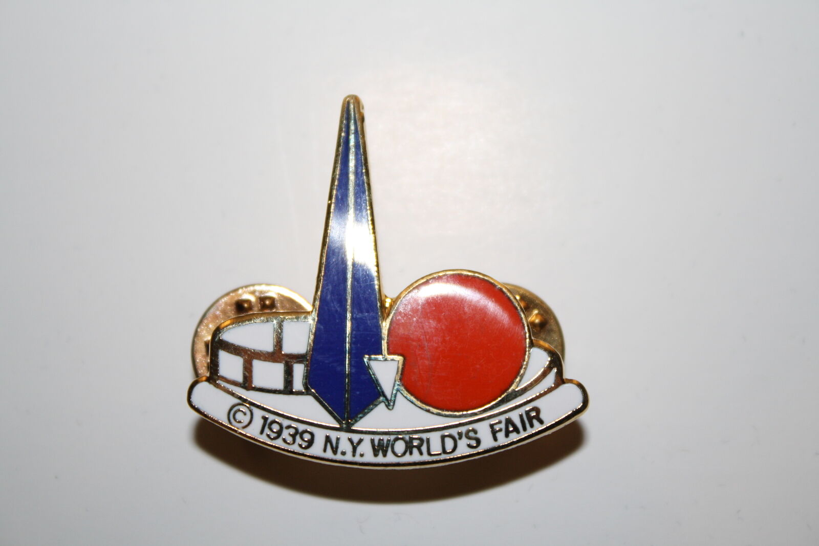 1939 New York World's Fair CLOISONNE Trylon Perisphere Metal Brooch LAPEL PIN