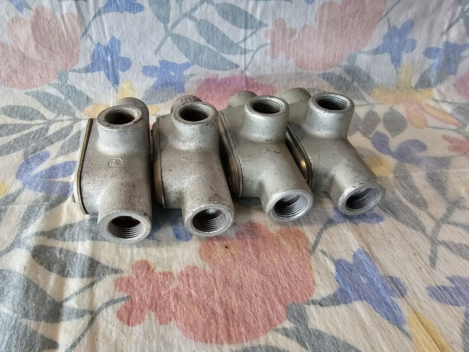 LOT OF 4 CROUSE HINDS T 27 T GALVANIZED CONDULET BODY CONDUIT FITTING
