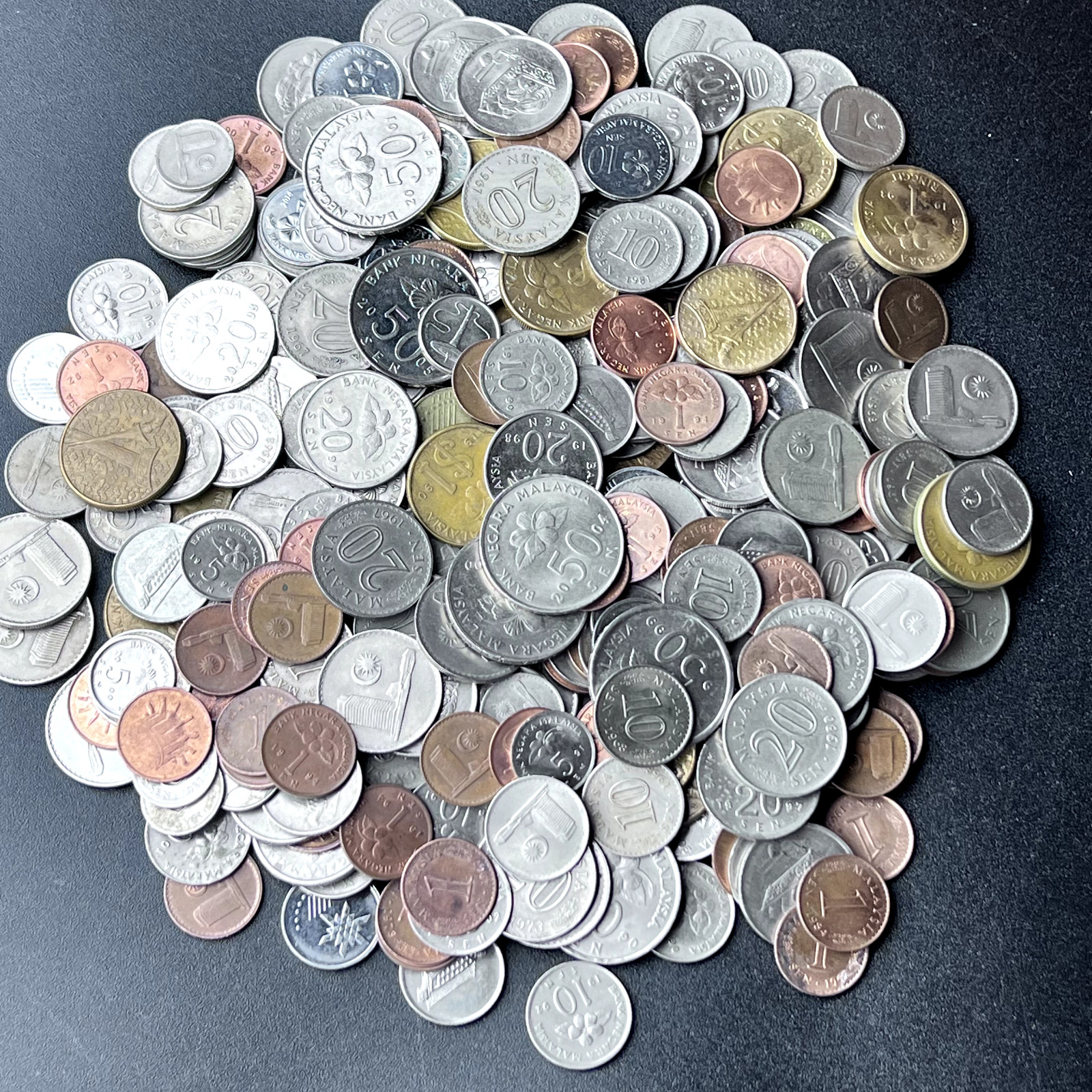 Malaysian Coins 🇲🇾 1 KG of Random Coins from Malaysia, a Lot of ~250 Coins