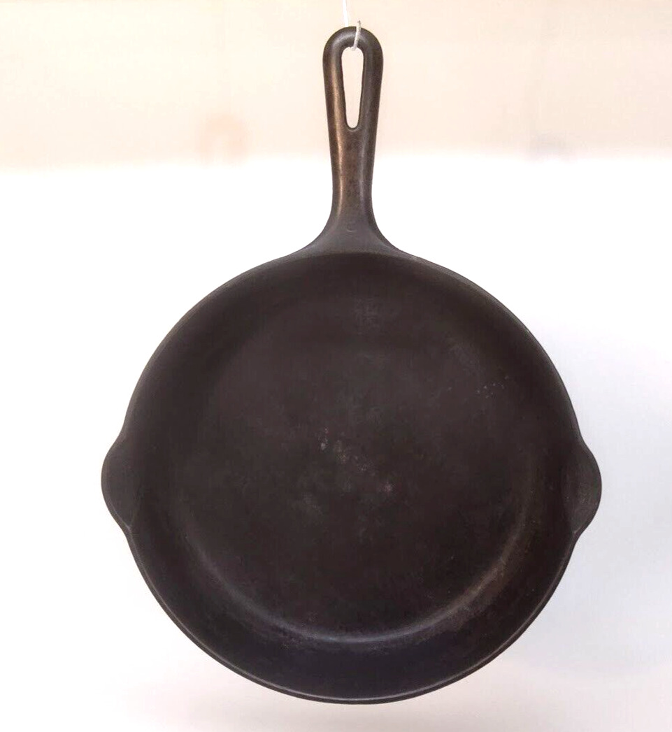 Vintage GRISWOLD No. 8 Small Logo Cast Iron SKILLET 704 D  - Sits Flat READ