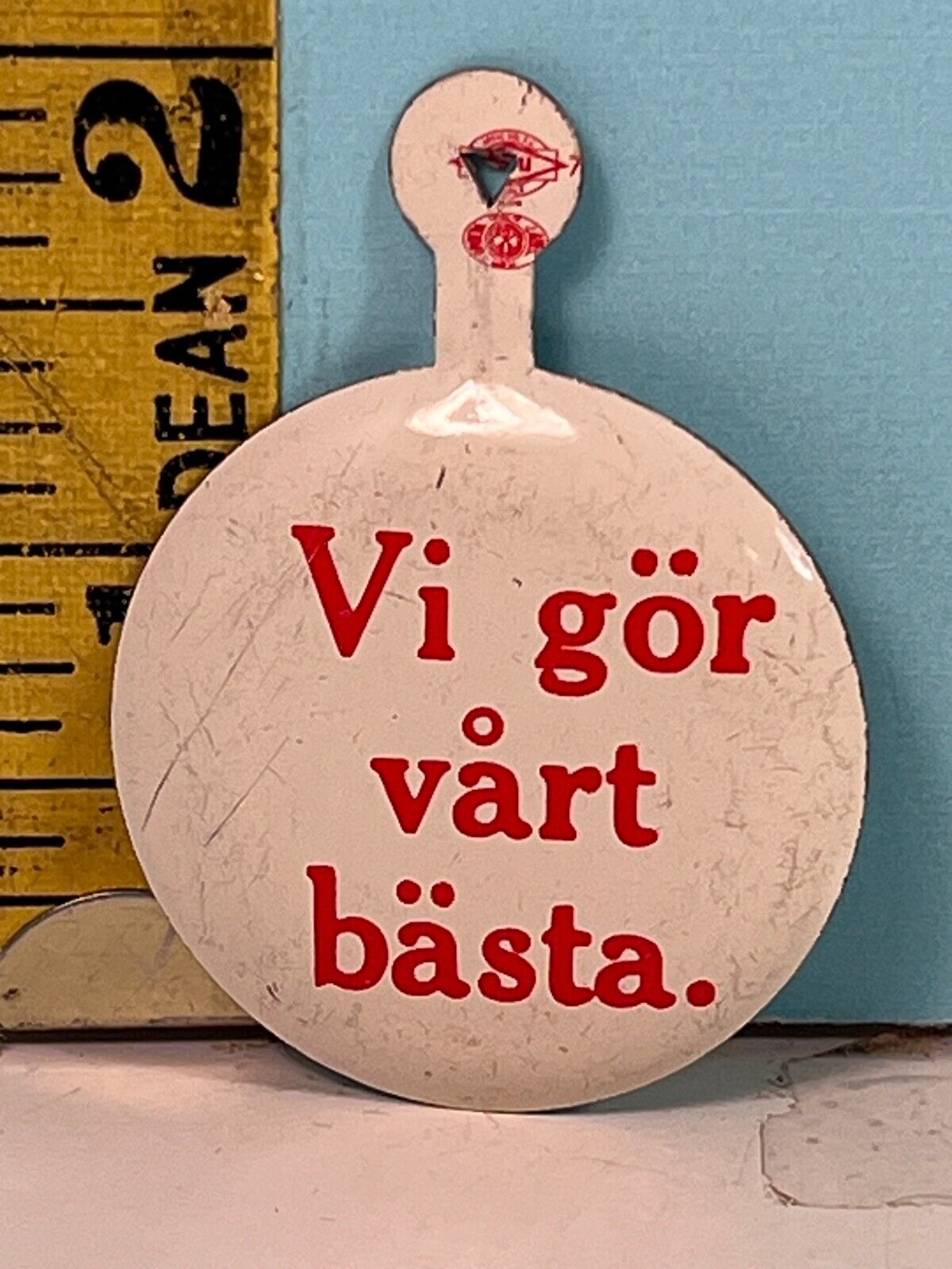 Vintage Avis Rent a Car Foreign Language Swedish advertisement lapel pin