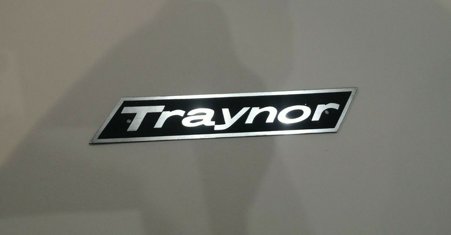 Traynor silver logo 204mm = 8inch