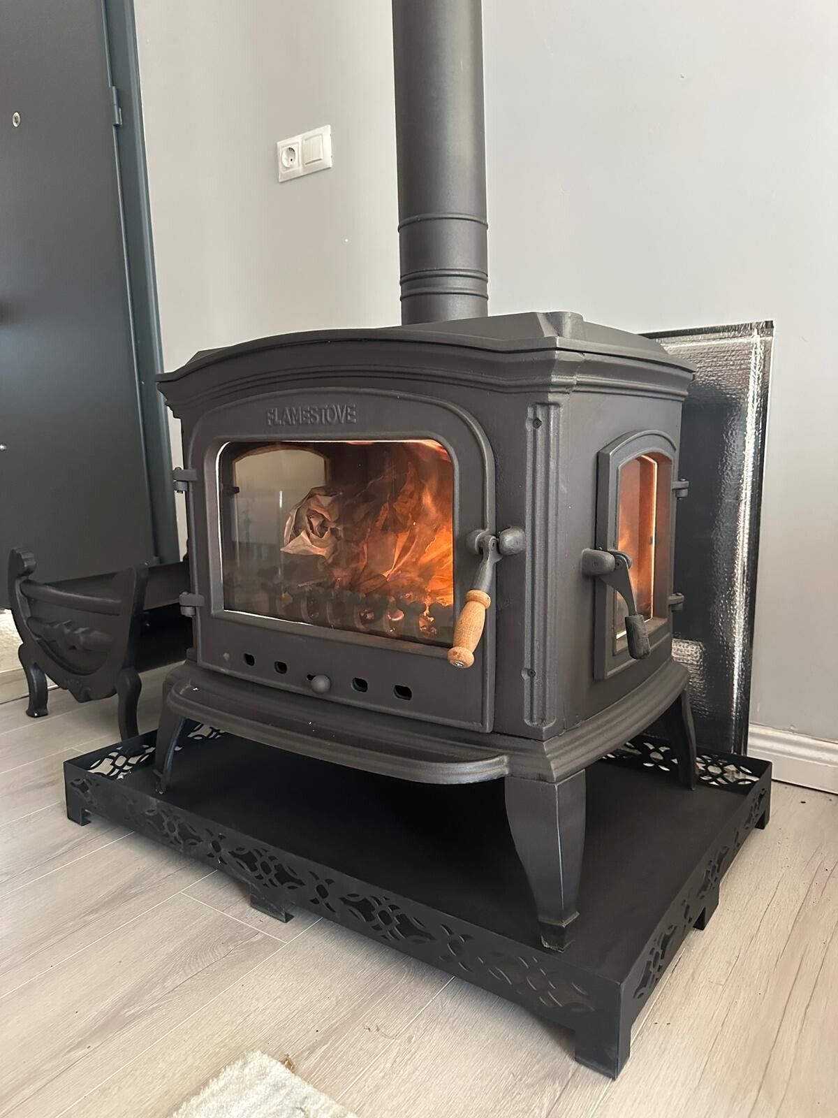 Altara FS-032 YK cast iron wood burning stove