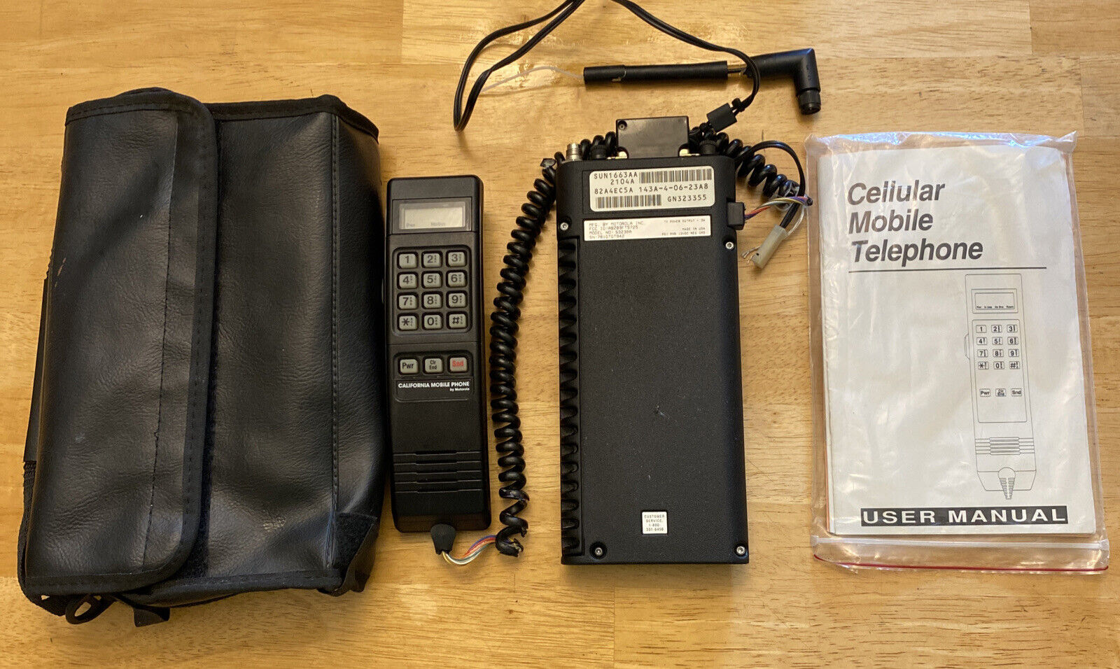 Vintage Motorola SCN2453A Mobile Car Phone With Battery Antenna Bag. Read