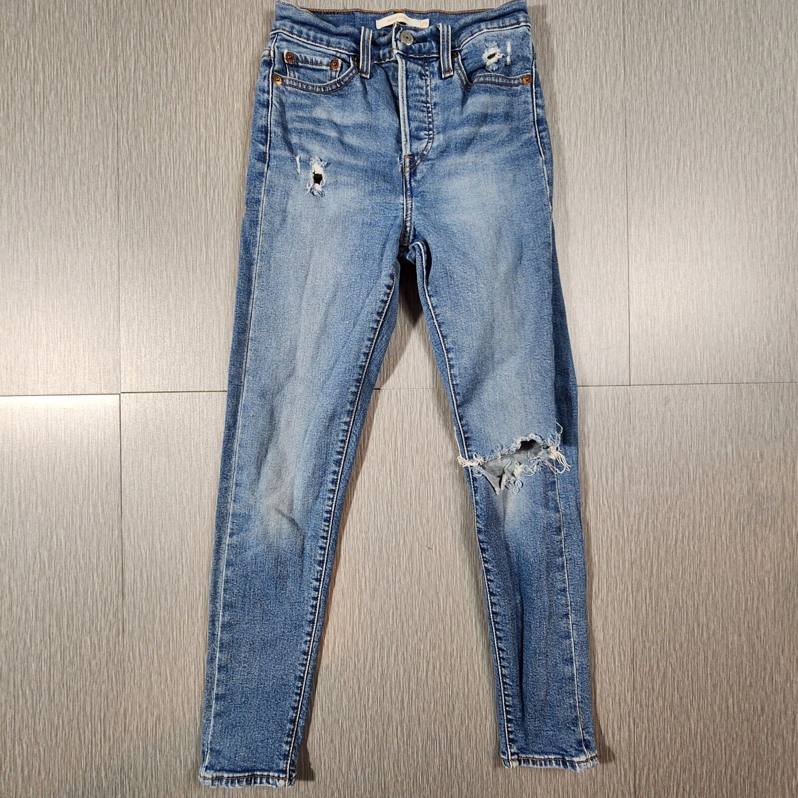 Levis Womens Jeans 25 Blue Wedgie Premium Quality Button Fly Medium Wash Denim