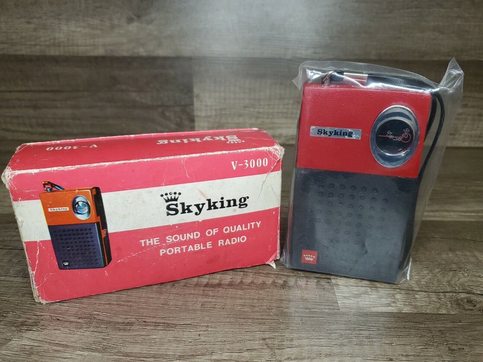 Vintage Skyking v-3000 Portable Radio NEW SEALED 