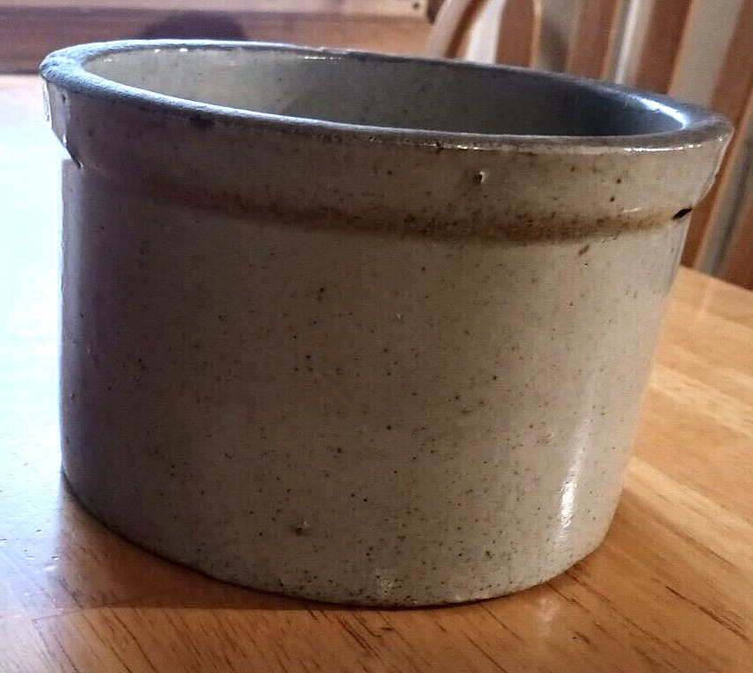 Antique 1 Gallon Stoneware Pottery Crock 7 inch round 4.5 in tall