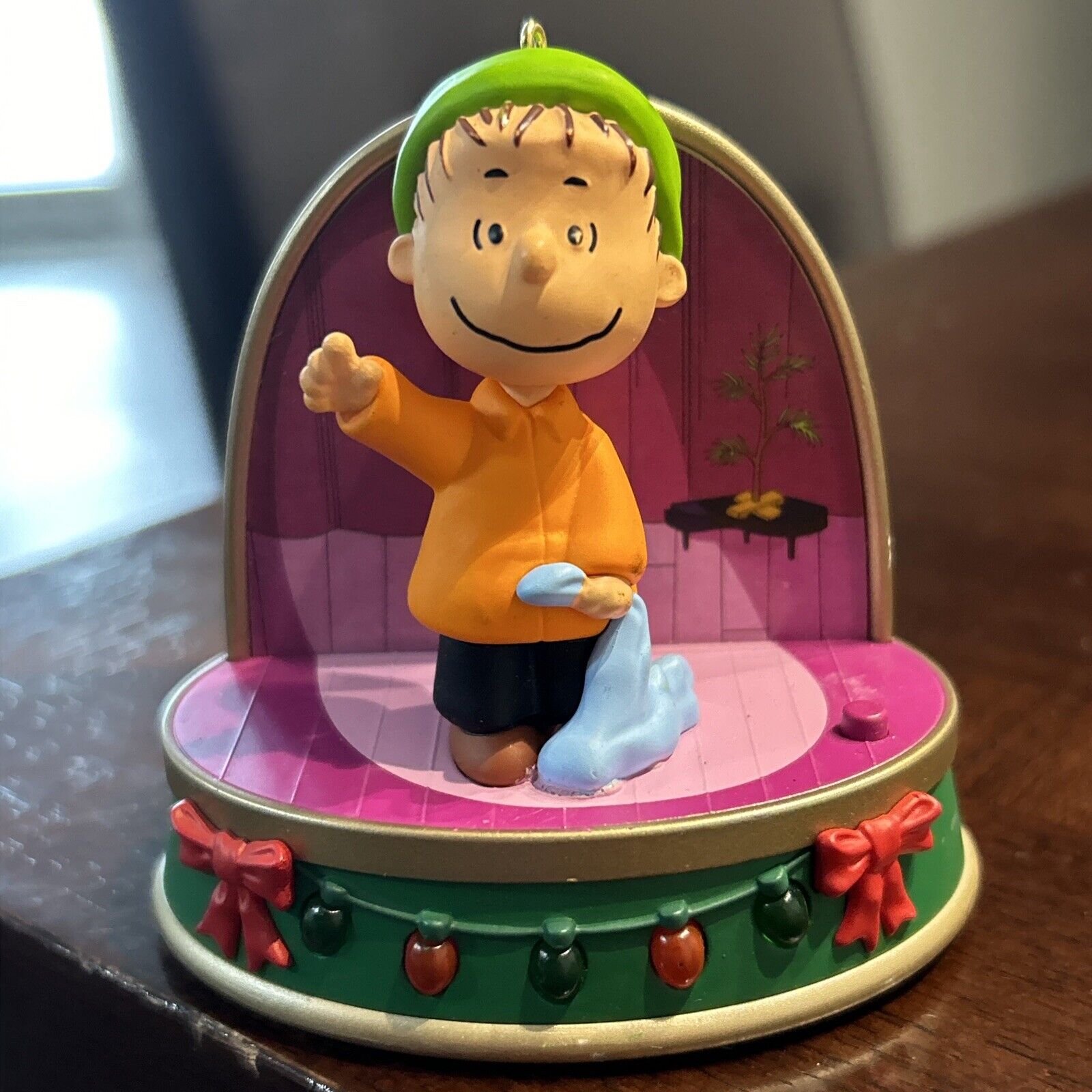 Hallmark Peanuts Linus Ornament Storytellers Keepsake W BONUS Power Cord  Tested