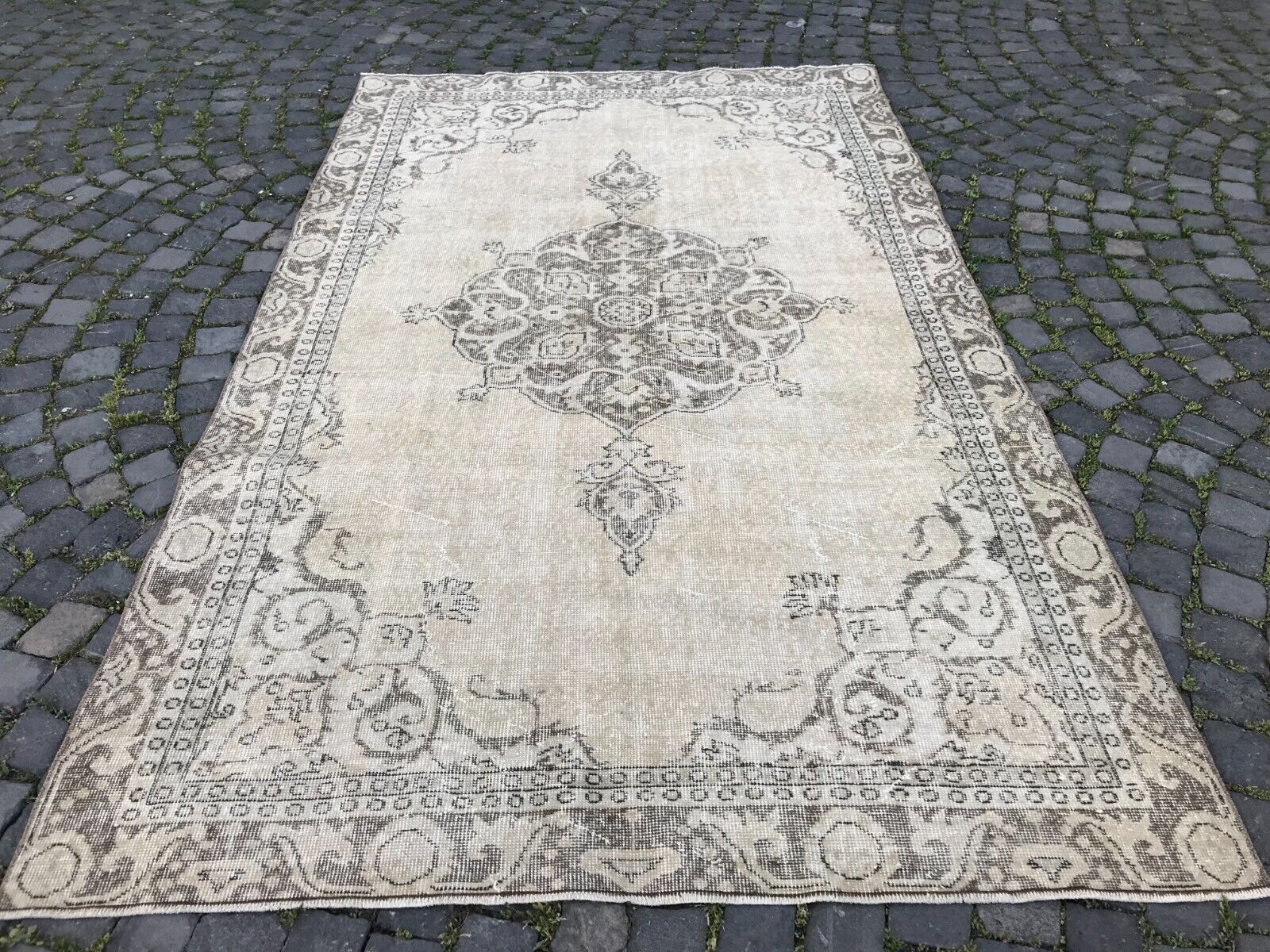 Oriental rug, Gorgeous rug, Vintage turkish rug, 5.7 x 9.2 wool rug AREA RUG
