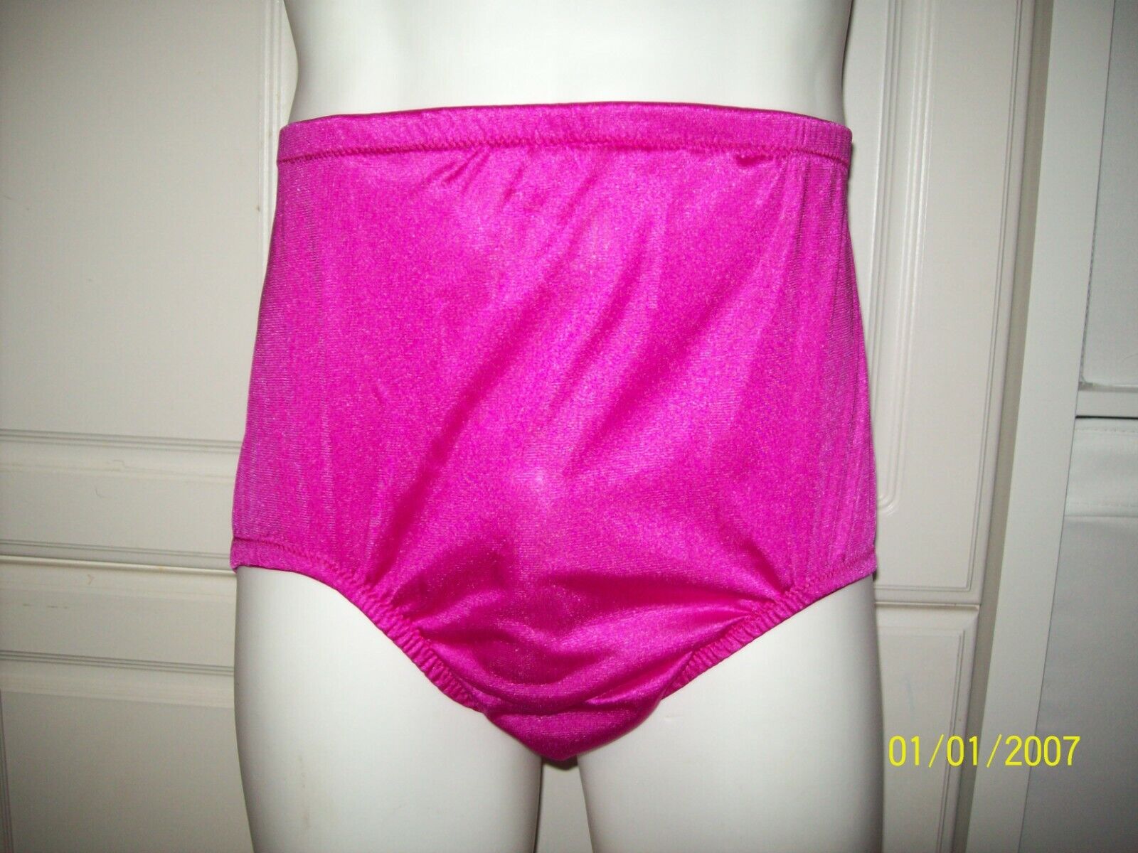 CLEARANCE   HOT PINK NYLON TRICOT SEAMLESS BRIEFS Encased Elastics  30-42\